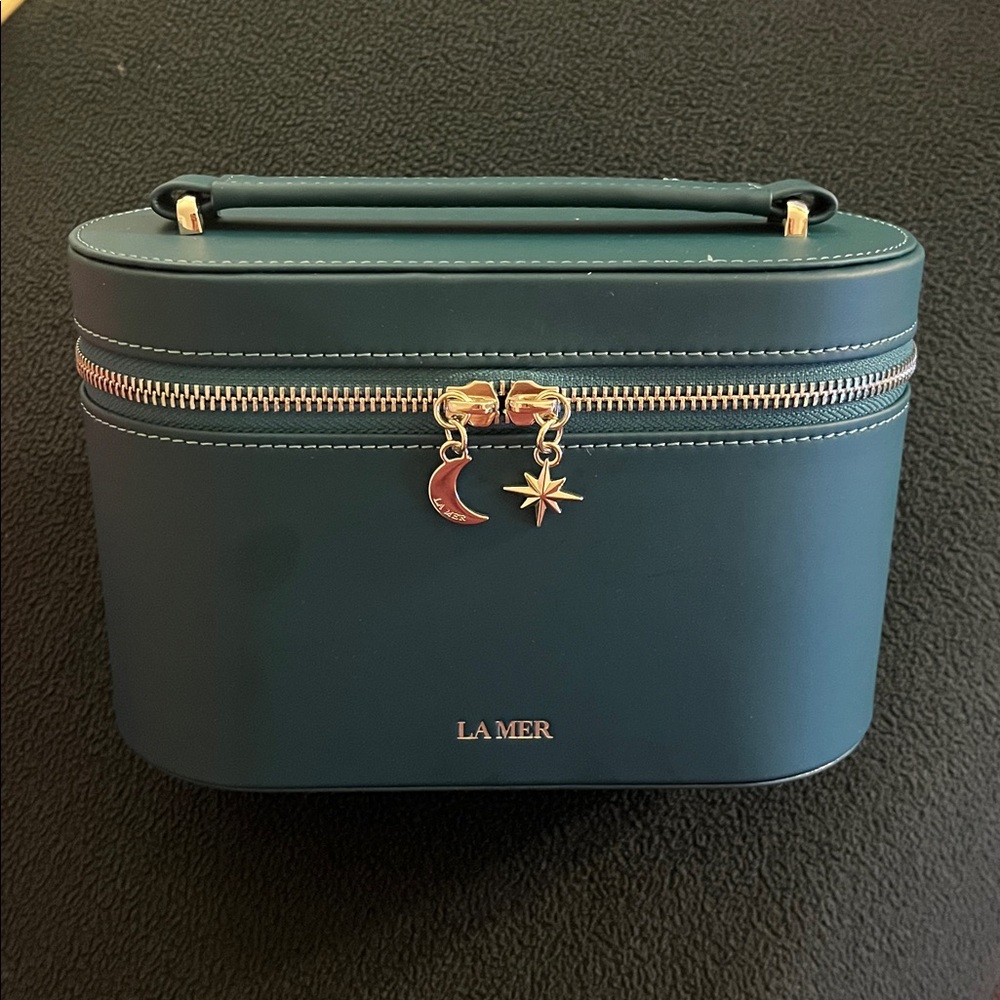 NWT La Mer Emerald Green Celestial Vanity Skincare / Jewelry Carrying Case.